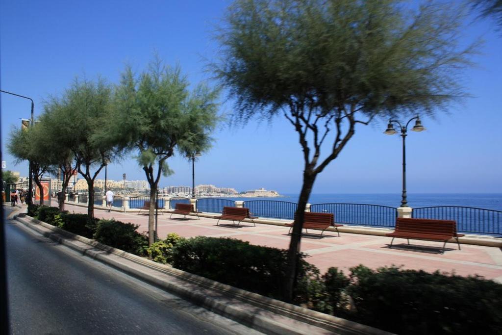 Modern Seaview Apartment In A Prime Location Sliema Dış mekan fotoğraf